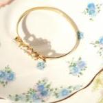 Buttercup - Vintage Flower ..